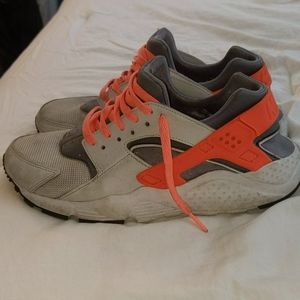 Size 7 Huarach